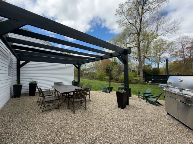 5 Great Rd, Bedford, MA 01730