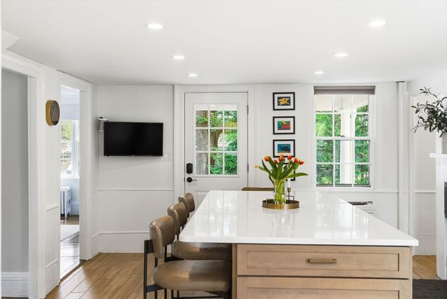 5 Great Rd, Bedford, MA 01730
