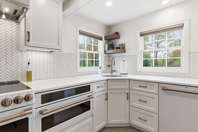 5 Great Rd, Bedford, MA 01730