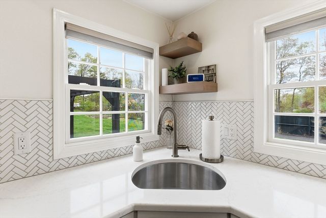 5 Great Rd, Bedford, MA 01730