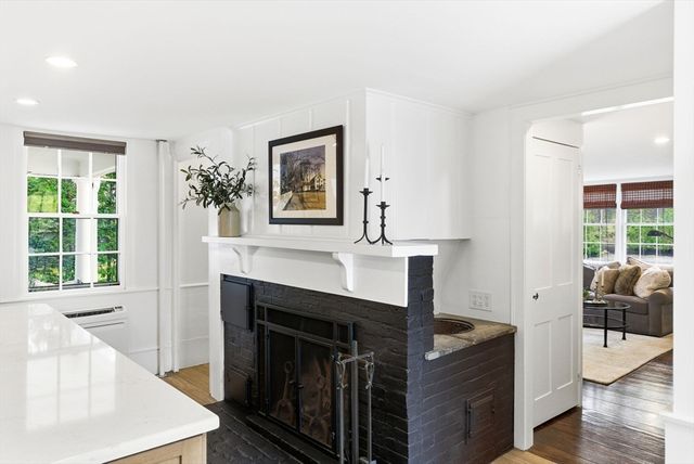 5 Great Rd, Bedford, MA 01730