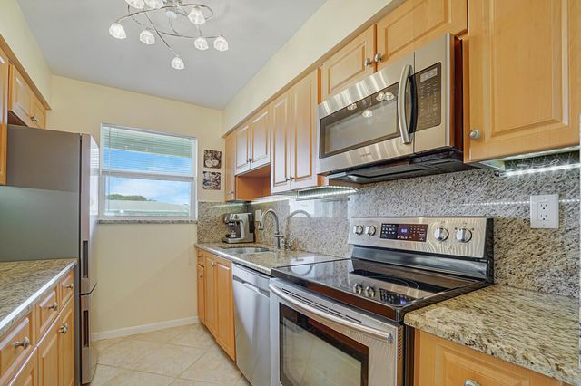 202 High Point Terrace W A, Delray Beach, FL 33445