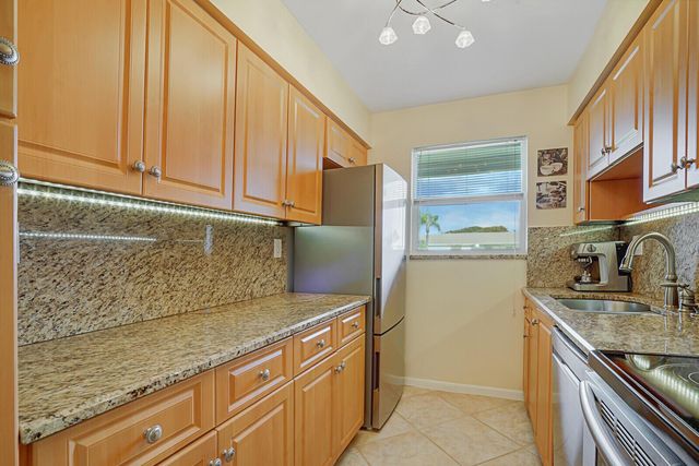 202 High Point Terrace W A, Delray Beach, FL 33445