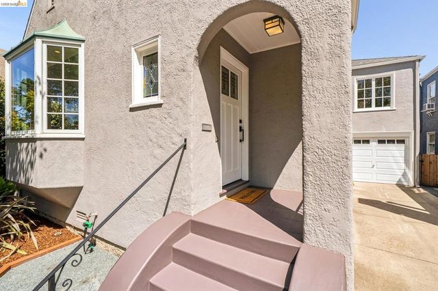 1339 Thousand Oaks Blvd., Albany, CA 94706