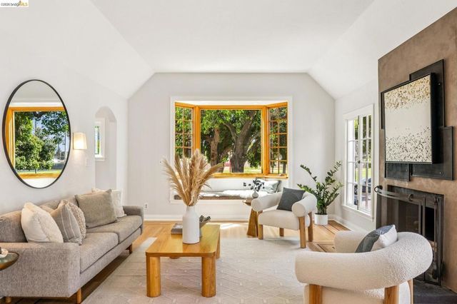 1339 Thousand Oaks Blvd., Albany, CA 94706