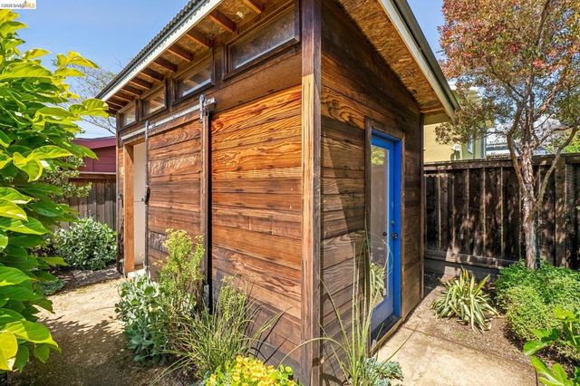 1339 Thousand Oaks Blvd., Albany, CA 94706