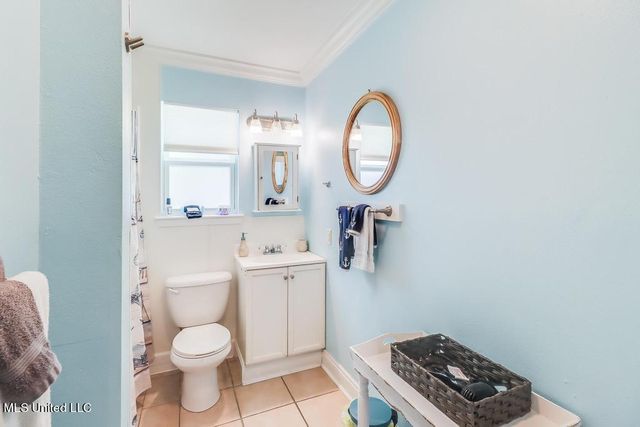 410 Old Spanish Trail, B, Waveland, MS 39576