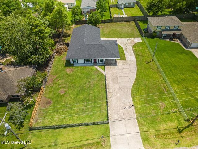 410 Old Spanish Trail, B, Waveland, MS 39576