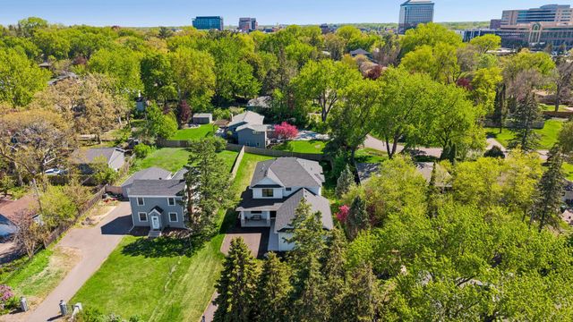 5319 Glenwood Avenue, Golden Valley, MN 55422