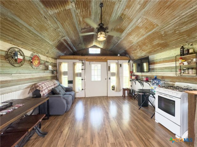 394 Turkey Hollow Road, Luling, TX 78648