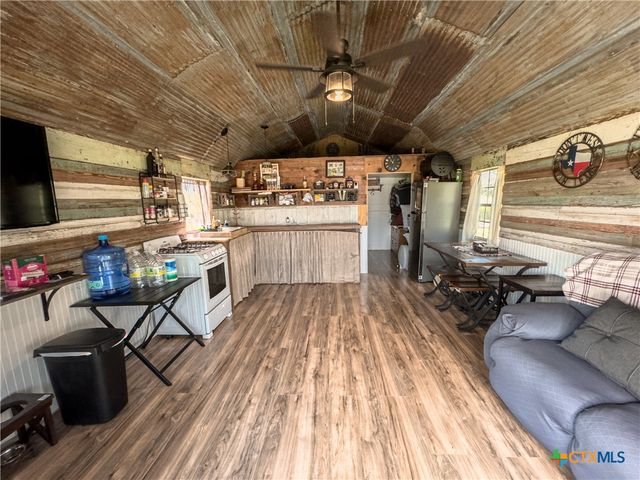 394 Turkey Hollow Road, Luling, TX 78648