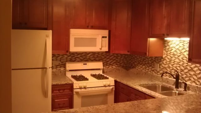 9s025 Lake Drive 10-206, Willowbrook, IL 60527
