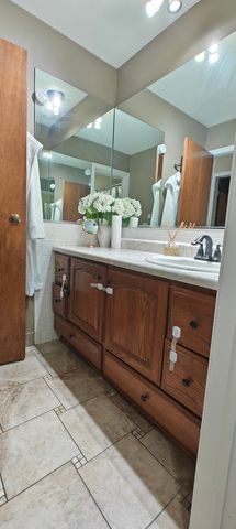 9s025 Lake Drive 10-206, Willowbrook, IL 60527