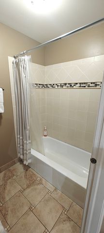 9s025 Lake Drive 10-206, Willowbrook, IL 60527
