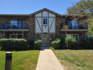 9s025 Lake Drive 10-206, Willowbrook, IL 60527