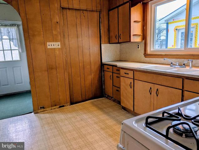 616 E 5TH ST, Bellwood, PA 16617