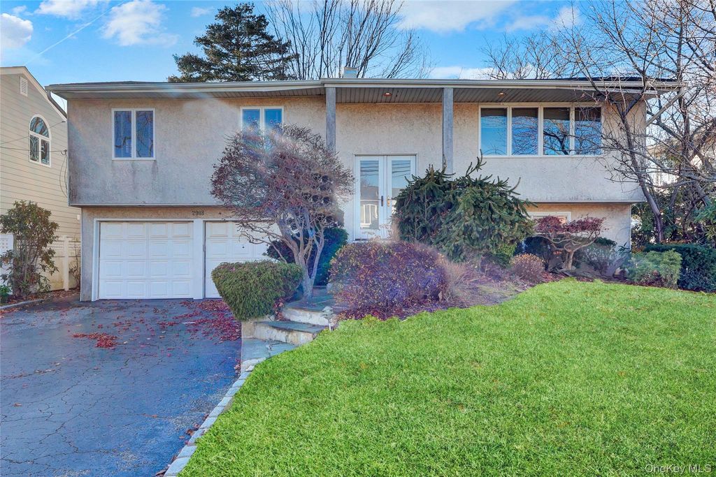 2988 Bond Drive, Merrick, NY 11566