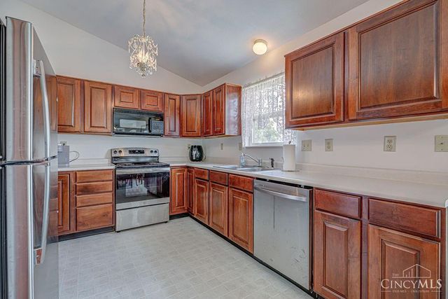 831 Greenwood Lane, Trenton, OH 45067