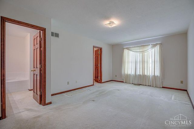 831 Greenwood Lane, Trenton, OH 45067