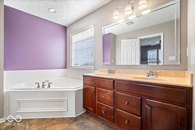 5865 Belvista Drive, Plainfield, IN 46168