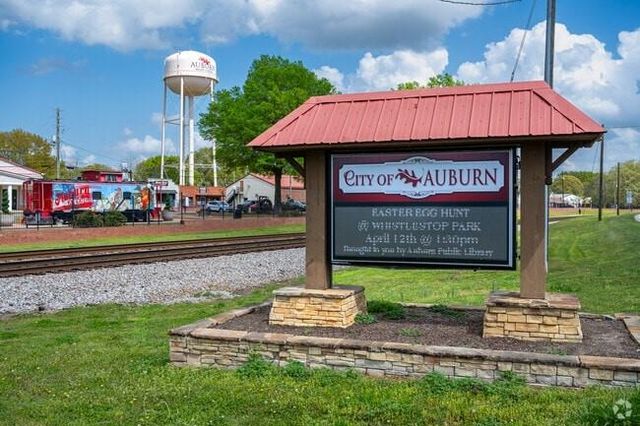 53 Pool Circle, Auburn, GA 30011