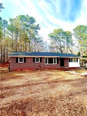 53 Pool Circle, Auburn, GA 30011