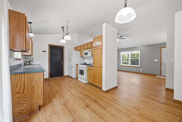 873 Oak Ridge Lane, Genoa City, WI 53128