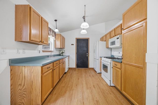 873 Oak Ridge Lane, Genoa City, WI 53128