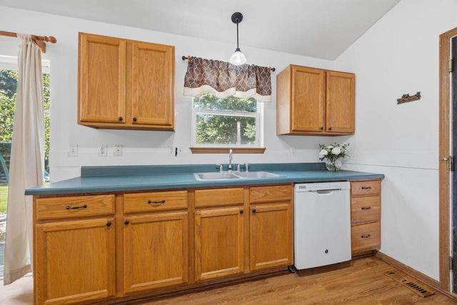 873 Oak Ridge Lane, Genoa City, WI 53128