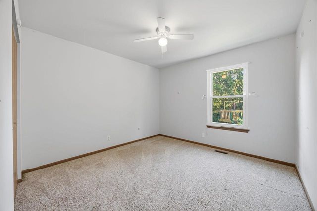 873 Oak Ridge Lane, Genoa City, WI 53128