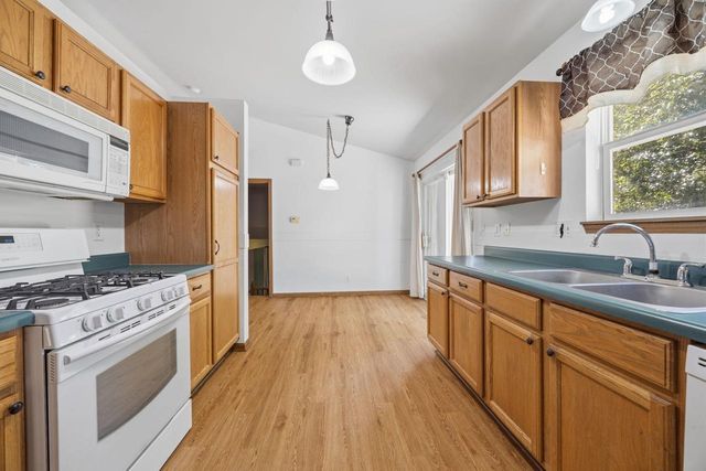 873 Oak Ridge Lane, Genoa City, WI 53128