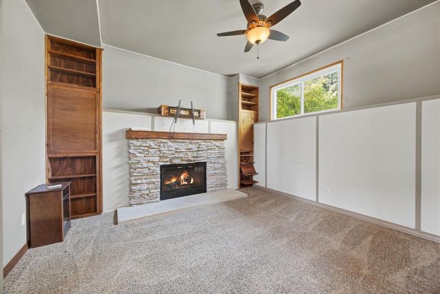 873 Oak Ridge Lane, Genoa City, WI 53128