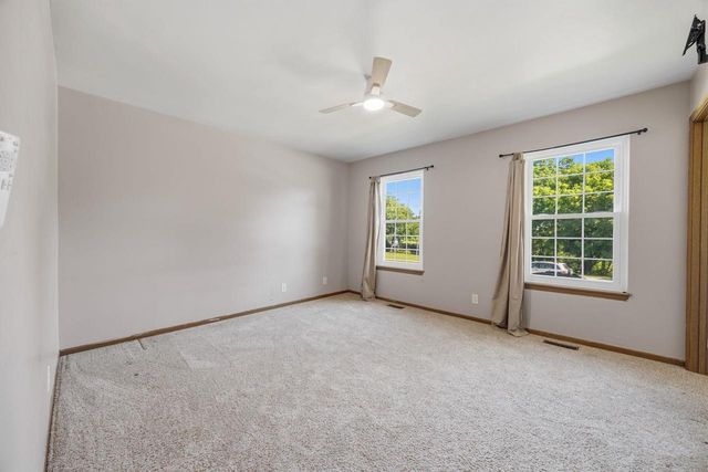 873 Oak Ridge Lane, Genoa City, WI 53128