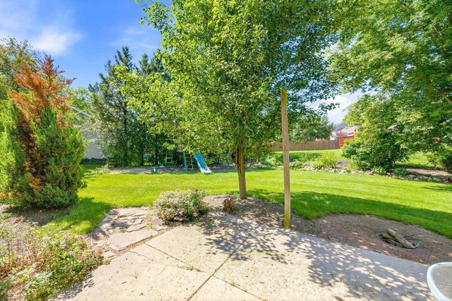 873 Oak Ridge Lane, Genoa City, WI 53128