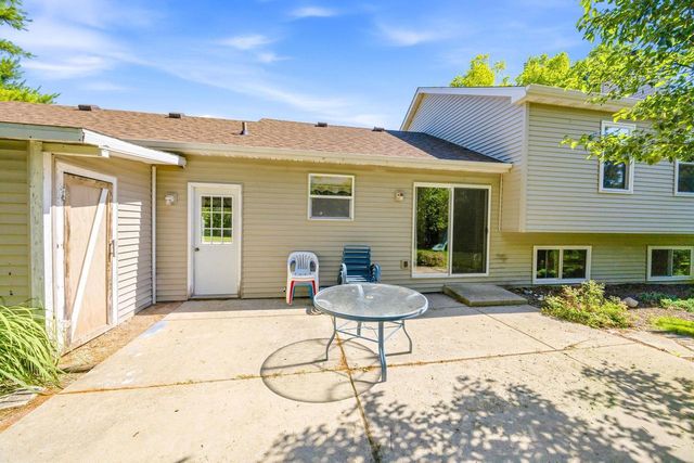 873 Oak Ridge Lane, Genoa City, WI 53128
