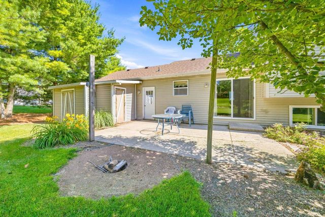 873 Oak Ridge Lane, Genoa City, WI 53128