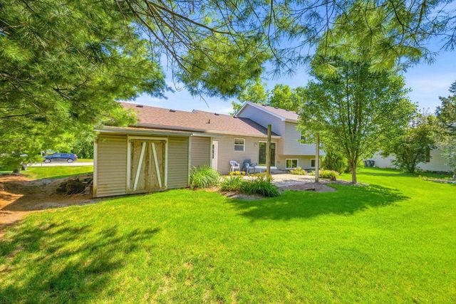 873 Oak Ridge Lane, Genoa City, WI 53128