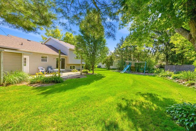 873 Oak Ridge Lane, Genoa City, WI 53128
