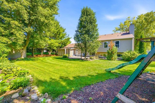 873 Oak Ridge Lane, Genoa City, WI 53128