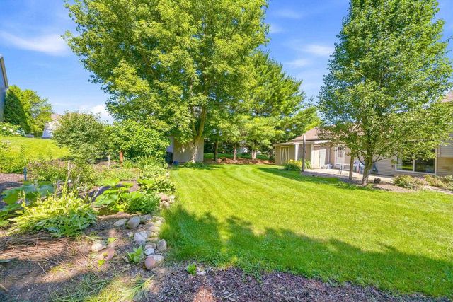 873 Oak Ridge Lane, Genoa City, WI 53128