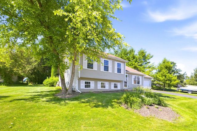 873 Oak Ridge Lane, Genoa City, WI 53128