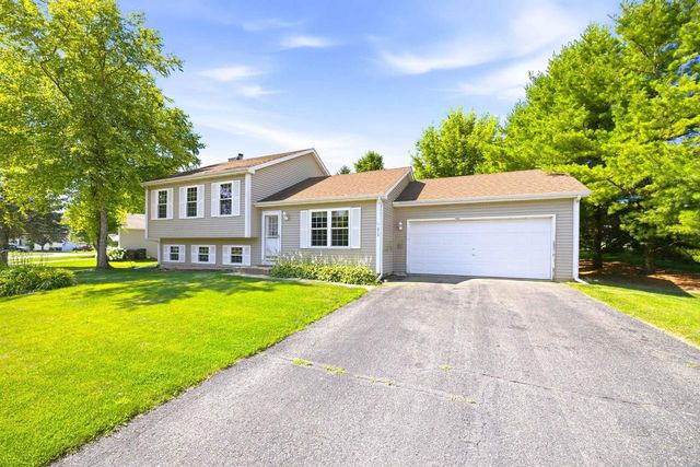 873 Oak Ridge Lane, Genoa City, WI 53128