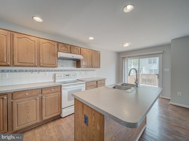 8241 HUMPHREY LN, Manassas, VA 20109