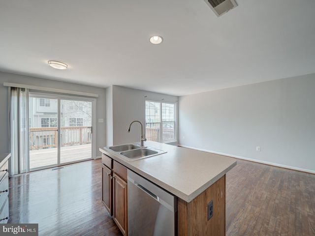 8241 HUMPHREY LN, Manassas, VA 20109