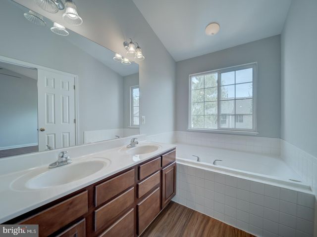 8241 HUMPHREY LN, Manassas, VA 20109