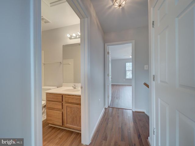 8241 HUMPHREY LN, Manassas, VA 20109