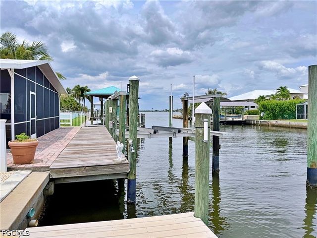 2691 Geary ST, Matlacha, FL 33993