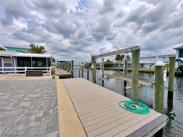 2691 Geary ST, Matlacha, FL 33993