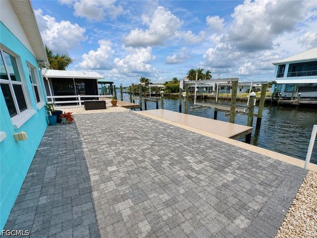 2691 Geary ST, Matlacha, FL 33993