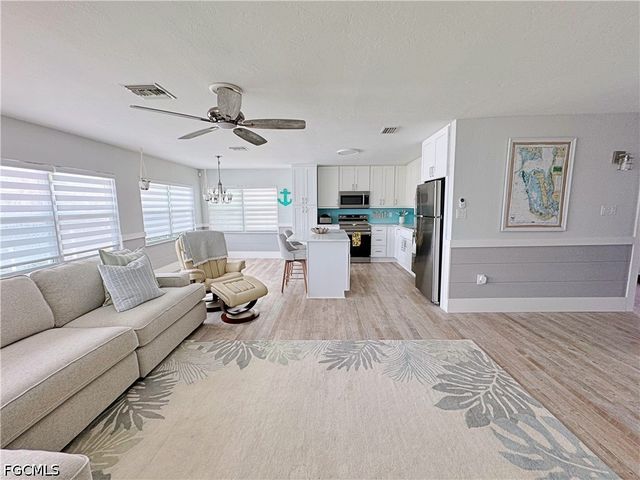 2691 Geary ST, Matlacha, FL 33993